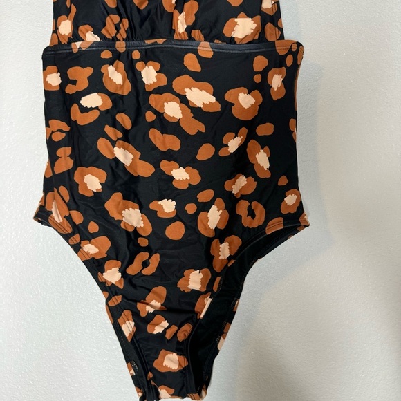 New Shade & Shore Woman’s One Piece Swimsuit Size M - Picture 5 of 14